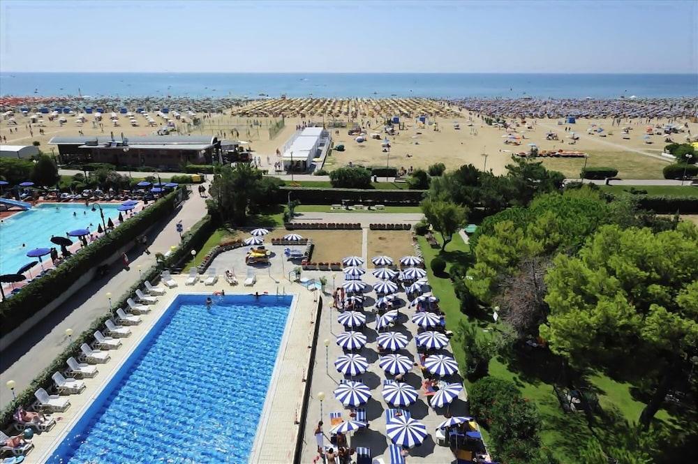 Hotel Danieli Бібіоне Екстер'єр фото